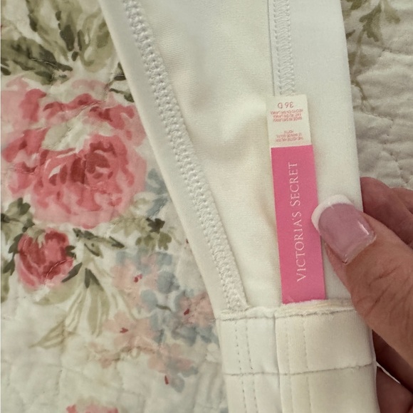 Victorias Secret 34D white bathing suit top - Picture 5 of 5